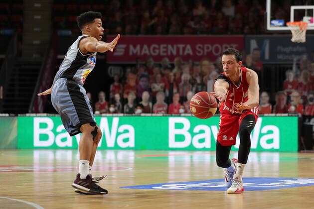 Zan Sisko (Muenchen) spielt einen Pass GER, FC Bayern Basketball vs. Hakro Merlins Crailsheim, Basketball, 1.Bundesliga, Playoffs 2020 2021, Viertelfinale Spiel 1, 19.05.2021, GER, FC Bayern Basketball vs. Hakro Merlins Crailsheim, Basketball, 1.Bundesliga, Playoffs 2020 2021, Viertelfinale Spiel 1, 19.05.2021, Muenchen Copyright: xEIBNER MarcelxEngelbrechtx EP_EER