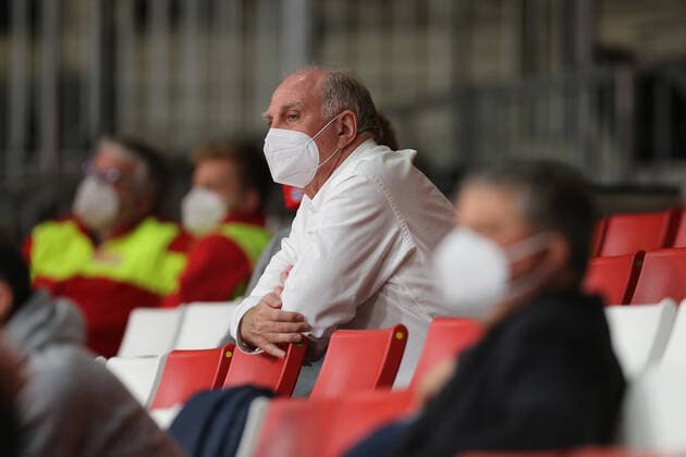 Ehrenpräsident Uli Hoeneß schaut sich das Spiel an GER, FC Bayern Basketball vs. Hakro Merlins Crailsheim, Basketball, 1.Bundesliga, Playoffs 2020 2021, Viertelfinale Spiel 1, 19.05.2021, GER, FC Bayern Basketball vs. Hakro Merlins Crailsheim, Basketball, 1.Bundesliga, Playoffs 2020 2021, Viertelfinale Spiel 1, 19.05.2021, Muenchen Copyright: xEIBNER MarcelxEngelbrechtx EP_EER