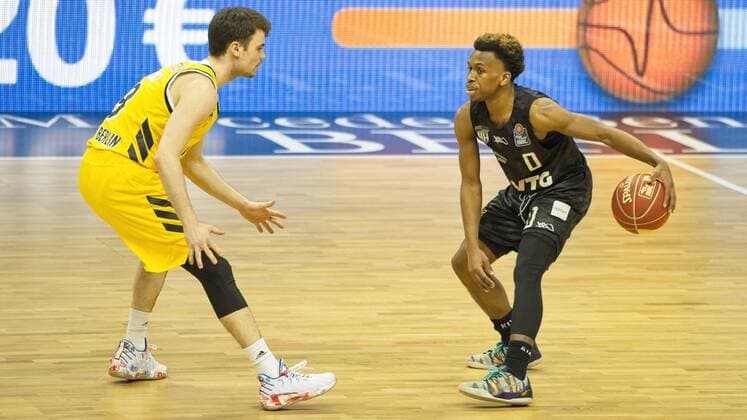 v.l. Jonas Mattisseck - Alba 9, T.J. Shorts - 0 Hamburg T, 20.05.2021, BBL, Alba Berlin vs Hamburg Towers, in der Mercedes Benz Arena, GER, Berlin, BBL,20.05.2021, BBL, Playoff VF, Alba vs Hamburg Towers Berlin Copyright: xUwexKoch Eibner-Pressefotox EP_UKH