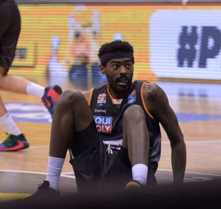 Aric HOLMAN (35 ratiopharm ulm) am Boden bei der Partie EWE Baskets Oldenburg vs ratiopharm Ulm, Basketball, Bundesliga, 20.05.2021, Saison 2020 2021, Playoffs, Viertelfinale, 1. Spieltag ; Copyright: xErikxHillmer EIBNERx EP_ehr EWE Baskets Oldenburg vs ratiopharm Ulm, Basketball, Bundesliga, 20.05.2021, Saison 2020 2021, Playoffs, Viertelfinale, 1. Spieltag Oldenburg Copyright: xErikxHillmer EIBNERx EP_ehr