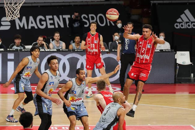 Wade Baldwin IV (Muenchen) wirft einen Pass GER, FC Bayern Basketball vs. Hakro Merlins Crailsheim, Basketball, 1.Bundesliga, Playoffs 2020 2021, Viertelfinale Spiel 2, 21.05.2021, GER, FC Bayern Basketball vs. Hakro Merlins Crailsheim, Basketball, 1.Bundesliga, Playoffs 2020 2021, Viertelfinale Spiel 2, 21.05.2021, Muenchen Copyright: xEIBNER MarcelxEngelbrechtx EP_EER