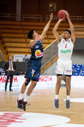 Wade Baldwin (FC Bayern Muenchen Basketball) im Zweikampf mit Trae Bell-Haynes (HAKRO Merlins Crailsheim), GER, HAKRO Merlins Crailsheim vs. FC Bayern Basketball, 23.05.2021, Play Off Viertelfinale Spiel 4, Basketball Bundesliga, Spielzeit 2020 2021. GER, HAKRO Merlins Crailsheim vs. FC Bayern Basketball, 23.05.2021, Play Off Viertelfinale Spiel 4, Basketball Bundesliga, Spielzeit 2020 202 Crailsheim Copyright: xEibnerxPressefoto MichaelxMemmlerx EP_MMR