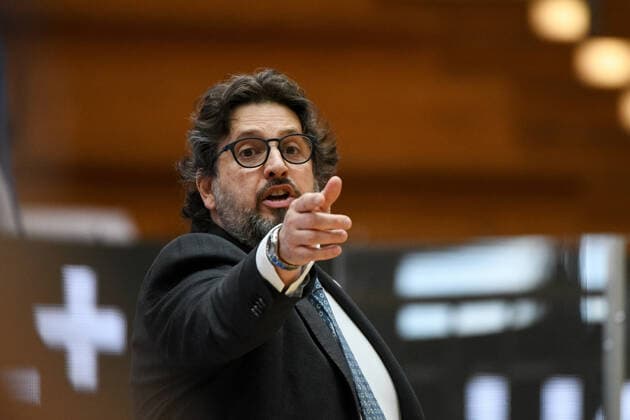 Andrea Trinchieri (FC Bayern Muenchen Basketball, Headcoach) gibt Anweisungen, GER, HAKRO Merlins Crailsheim vs. FC Bayern Basketball, 23.05.2021, Play Off Viertelfinale Spiel 4, Basketball Bundesliga, Spielzeit 2020 2021. GER, HAKRO Merlins Crailsheim vs. FC Bayern Basketball, 23.05.2021, Play Off Viertelfinale Spiel 4, Basketball Bundesliga, Spielzeit 2020 202 Crailsheim Copyright: xEibnerxPressefoto MichaelxMemmlerx EP_MMR