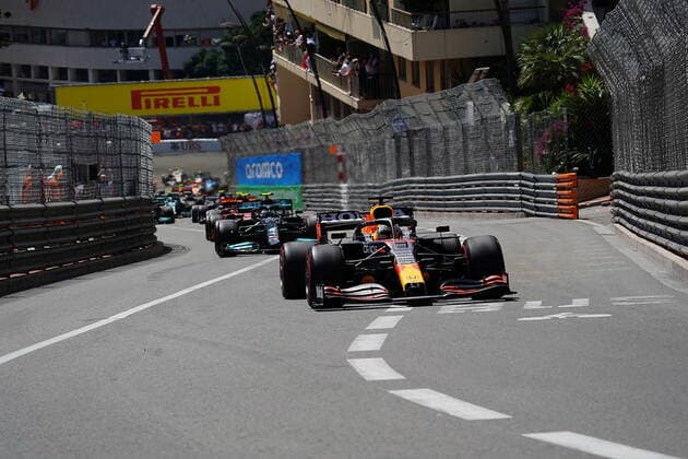 FORMULA 1 GRAND PRIX DE MONACO 2021, 20. - 23.05.2021 23.05.2021, Monaco Circuit, Monte Carlo, FORMULA 1 GRAND PRIX DE MONACO 2021, 20. - 23.05.2021 , im Bild Rennstart: Max Verstappen (NEL 33), Red Bull Racing Honda, Valtteri Bottas (FIN 77), Mercedes-AMG Petronas Formula One Team, Carlos Sainz Jr. (ESP 55), Scuderia Ferrari Mission Winnow, Lando Norris (GBR 4), McLaren F1 Team, Pierre Gasly (FRA 10), Scuderia AlphaTauri Honda, Lewis Hamilton (GBR 44), Mercedes-AMG Petronas Formula One Team, Sebastian Vettel (DEU 5), Aston Martin Cognizant Formula One Team
