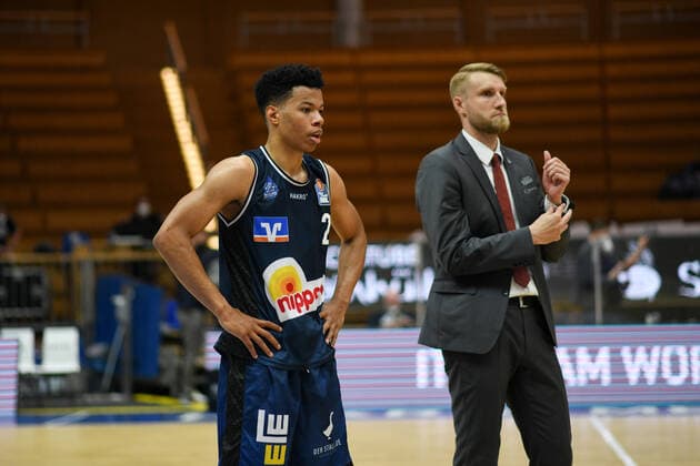 Trae Bell-Haynes (HAKRO Merlins Crailsheim) und Tuomas Iisalo (HAKRO Merlins Crailsheim) nach dem spiel, GER, HAKRO Merlins Crailsheim vs. FC Bayern Basketball, 23.05.2021, Play Off Viertelfinale Spiel 3, Basketball Bundesliga, Spielzeit 2020 2021. GER, HAKRO Merlins Crailsheim vs. FC Bayern Basketball, 23.05.2021, Play Off Viertelfinale Spiel 3, Basketball Bundesliga, Spielzeit 2020 2021 Crailsheim Copyright: xEibnerxPressefoto MichaelxMemmlerx EP_MMR