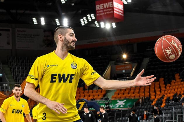 GER, BBL, Play-offs, ratiopharm ulm vs EWE Baskets Oldenburg 24.05.2021, ratiopharm arena, Neu-Ulm, GER, BBL, Play-offs, ratiopharm ulm vs EWE Baskets Oldenburg, im Bild Braydon Hobbs (Oldenburg, 3) vor Spielbeginn