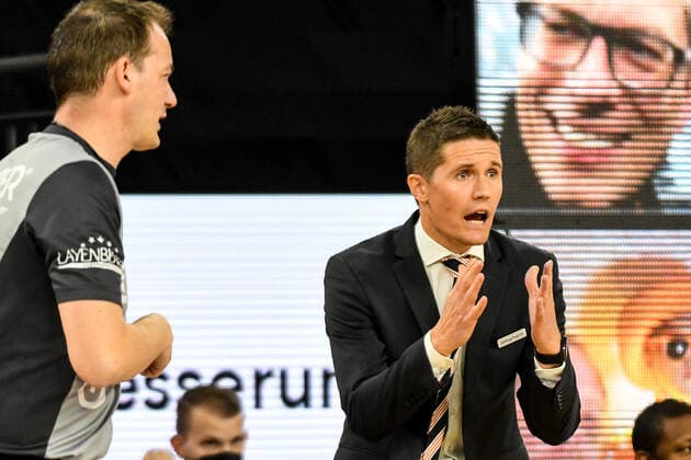 GER, BBL, Play-offs, ratiopharm ulm vs EWE Baskets Oldenburg 24.05.2021, ratiopharm arena, Neu-Ulm, GER, BBL, Play-offs, ratiopharm ulm vs EWE Baskets Oldenburg, im Bild Jaka Lakovic (Ulm) kann die Schiedsrichterentscheidung nicht fassen, es blieb bei einem technischen Foul