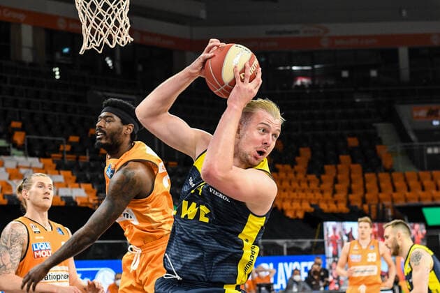 GER, BBL, Play-offs, ratiopharm ulm vs EWE Baskets Oldenburg 24.05.2021, ratiopharm arena, Neu-Ulm, GER, BBL, Play-offs, ratiopharm ulm vs EWE Baskets Oldenburg, im Bild Rasid Mahalbasic (Oldenburg, 24) holt sich einen Rebound