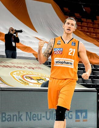 GER, BBL, Play-offs, ratiopharm ulm vs EWE Baskets Oldenburg 26.05.2021, ratiopharm arena, Neu-Ulm, GER, BBL, Play-offs, ratiopharm ulm vs EWE Baskets Oldenburg, im Bild Dylan Osetkowski (Ulm, 21) ballt die Faust nach einem Korb in der Crunchtime