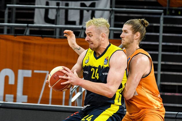 GER, BBL, Play-offs, ratiopharm ulm vs EWE Baskets Oldenburg 26.05.2021, ratiopharm arena, Neu-Ulm, GER, BBL, Play-offs, ratiopharm ulm vs EWE Baskets Oldenburg, im Bild Rasid Mahalbasic (Oldenburg, 24), Dylan Osetkowski (Ulm, 21)