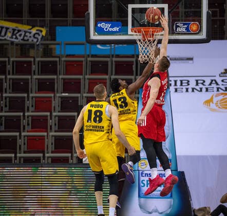 Yorman Polas Bartolo (MHP Riesen Ludwigsburg, 13), Leon Radosevic (FC Bayern, 43), MHP Riesen Ludwigsburg vs. FC Bayern Basketball, Basketball, Bundesliga, Playoffs, Halbfinale, Spiel 1, easycredit BBL, 29.05.2021, MHP Riesen Ludwigsburg vs. FC Bayern Basketball, Basketball, Bundesliga, Playoffs, Halbfinale, Spiel 1, easycredit BBL, 29.05.2021 Ludwigsburg Copyright: xEibner-Pressefoto SaschaxWaltherx EP_EER