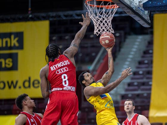 Jalen Reynolds (FC Bayern, 08), Barry Brown jr. (MHP Riesen Ludwigsburg, 05), MHP Riesen Ludwigsburg vs. FC Bayern Basketball, Basketball, Bundesliga, Playoffs, Halbfinale, Spiel 1, easycredit BBL, 29.05.2021, MHP Riesen Ludwigsburg vs. FC Bayern Basketball, Basketball, Bundesliga, Playoffs, Halbfinale, Spiel 1, easycredit BBL, 29.05.2021 Ludwigsburg Copyright: xEibner-Pressefoto SaschaxWaltherx EP_EER