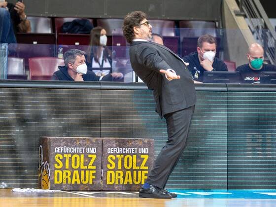 Sport Bilder des Tages Andrea Trinchieri, Headcoach (FC Bayern), aergert sich, MHP Riesen Ludwigsburg vs. FC Bayern Basketball, Basketball, Bundesliga, Playoffs, Halbfinale, Spiel 1, easycredit BBL, 29.05.2021, MHP Riesen Ludwigsburg vs. FC Bayern Basketball, Basketball, Bundesliga, Playoffs, Halbfinale, Spiel 1, easycredit BBL, 29.05.2021 Ludwigsburg Copyright: xEibner-Pressefoto SaschaxWaltherx EP_EER