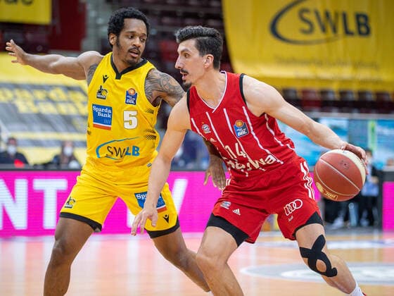 Barry Brown jr. (MHP Riesen Ludwigsburg, 05), Nihad Djedovic (FC Bayern, 14), MHP Riesen Ludwigsburg vs. FC Bayern Basketball, Basketball, Bundesliga, Playoffs, Halbfinale, Spiel 1, easycredit BBL, 29.05.2021, MHP Riesen Ludwigsburg vs. FC Bayern Basketball, Basketball, Bundesliga, Playoffs, Halbfinale, Spiel 1, easycredit BBL, 29.05.2021 Ludwigsburg Copyright: xEibner-Pressefoto SaschaxWaltherx EP_EER