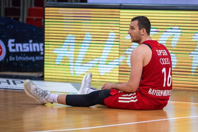 Am boden Paul Zipser (FC Bayern, 16), MHP Riesen Ludwigsburg vs. FC Bayern Basketball, Basketball, Bundesliga, Playoffs, Halbfinale, Spiel 1, easycredit BBL, 29.05.2021, MHP Riesen Ludwigsburg vs. FC Bayern Basketball, Basketball, Bundesliga, Playoffs, Halbfinale, Spiel 1, easycredit BBL, 29.05.2021 Ludwigsburg Copyright: xEibner-Pressefoto SaschaxWaltherx EP_EER