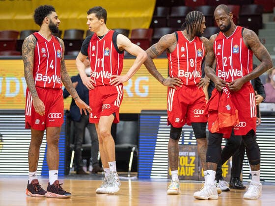 Enttaeuschte Bayern, Dennis Jerome Seeley (FC Bayern, 04), Vladimir Lucic (FC Bayern, 11), Jalen Reynolds (FC Bayern, 08), James Gist (FC Bayern, 21), MHP Riesen Ludwigsburg vs. FC Bayern Basketball, Basketball, Bundesliga, Playoffs, Halbfinale, Spiel 1, easycredit BBL, 29.05.2021, MHP Riesen Ludwigsburg vs. FC Bayern Basketball, Basketball, Bundesliga, Playoffs, Halbfinale, Spiel 1, easycredit BBL, 29.05.2021 Ludwigsburg Copyright: xEibner-Pressefoto SaschaxWaltherx EP_EER