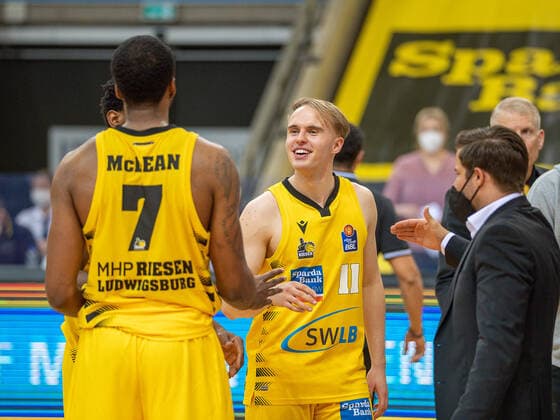 Jubel Jamel McLean (MHP Riesen Ludwigsburg, 07), Lukas Herzog (MHP Riesen Ludwigsburg, 11), MHP Riesen Ludwigsburg vs. FC Bayern Basketball, Basketball, Bundesliga, Playoffs, Halbfinale, Spiel 1, easycredit BBL, 29.05.2021, MHP Riesen Ludwigsburg vs. FC Bayern Basketball, Basketball, Bundesliga, Playoffs, Halbfinale, Spiel 1, easycredit BBL, 29.05.2021 Ludwigsburg Copyright: xEibner-Pressefoto SaschaxWaltherx EP_EER