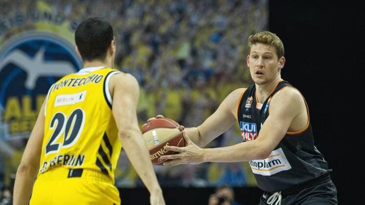 v.l. Simone Fontecchio - Alba 20, Patrick Heckmann - Ulm 33, 01.06.2021, BBL, Alba Berlin vs Ratiopharm Ulm - Spiel 2 Halbfinale, in der Mercedes Benz Arena, GER, Berlin, 01.06.2021, BBL, HF, Alba vs Ratiopharm Ulm Berlin Copyright: xUwexKoch Eibner-Pressefotox EP_UKH