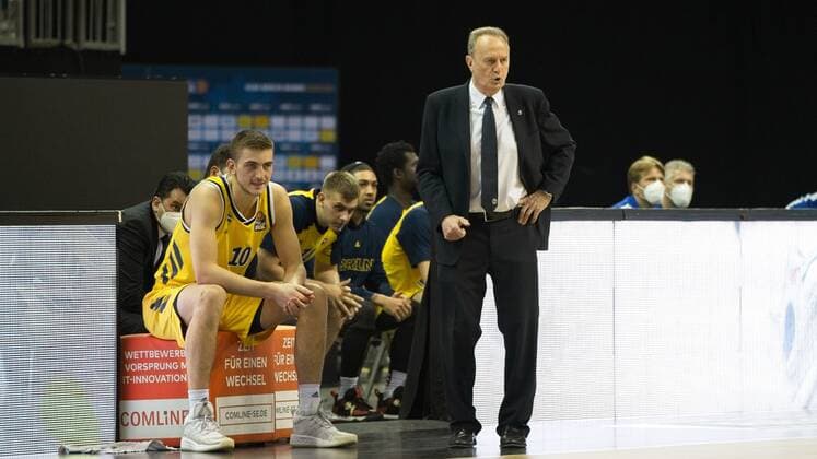 v.l. Tim Schneider - Alba 10, Aito Garcia Reneses - Alba, 01.06.2021, BBL, Alba Berlin vs Ratiopharm Ulm - Spiel 2 Halbfinale, in der Mercedes Benz Arena, GER, Berlin, 01.06.2021, BBL, HF, Alba vs Ratiopharm Ulm Berlin Copyright: xUwexKoch Eibner-Pressefotox EP_UKH