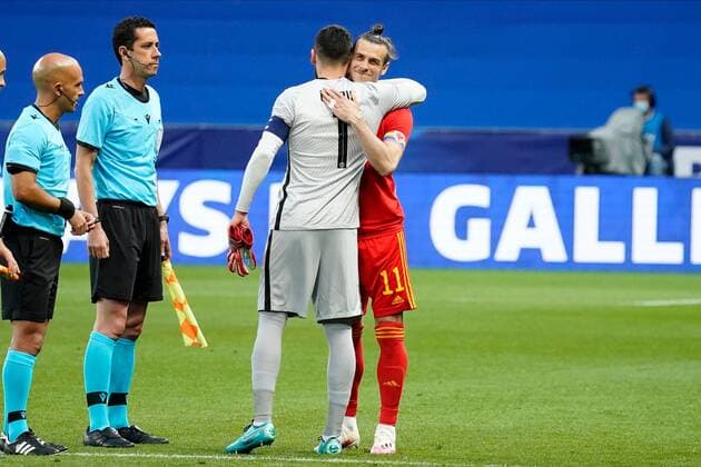 Mandatory Credit: Photo by Dave Winter BPI Shutterstock (12001941af) Captains Gareth Bale of Wales and Hugo Lloris of France France v Wales, International Friendly, Länderspiel, Nationalmannschaft Football, Allianz Riviera, Nice, France - 02 June 2021 EDITORIAL USE ONLY No use with unauthorised audio, video, data, fixture lists, club league logos or live services. Online in-match use limited to 120 images, no video emulation. No use in betting, games or single club league player publications. France v Wales, International Friendly, Football, Allianz Riviera, Nice, France - 02 June 2021 EDITORIAL USE ONLY No use with unauthorised audio, video, data, fixture lists, club league logos or live services. Online in-match use limited to 120 images, no video emulation. No use in betting, games or single club league player publications. Copyright: xDavexWinter BPI Shutterstockx 12001941af