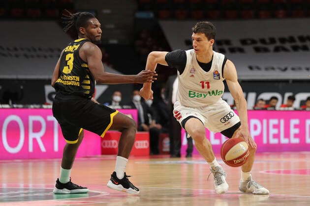 Zweikampf zwischen Jaleen Smith (Ludwigsburg) und Vladimir Lucic (Muenchen) GER, FC Bayern Basketball vs. MHP Riesen Ludwigsburg, Basketball, 1.Bundesliga, Playoffs 2020 2021, Halbfinale Spiel 3, 02.06.2021, GER, FC Bayern Basketball vs. MHP Riesen Ludwigsburg, Basketball, 1.Bundesliga, Playoffs 2020 2021, Halbfinale Spiel 3, 02.06.2021, Muenchen Copyright: xEIBNER MarcelxEngelbrechtx EP_EER