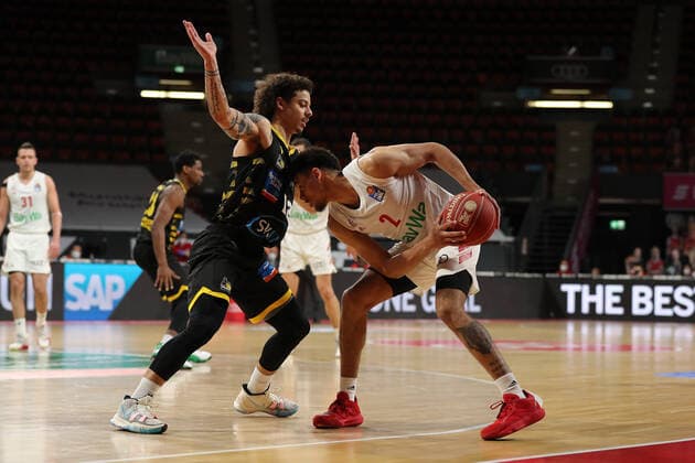 Zweikampf zwischen Jonah Radebaugh (Ludwigsburg) und Wade Baldwin IV (Muenchen) GER, FC Bayern Basketball vs. MHP Riesen Ludwigsburg, Basketball, 1.Bundesliga, Playoffs 2020 2021, Halbfinale Spiel 3, 02.06.2021, GER, FC Bayern Basketball vs. MHP Riesen Ludwigsburg, Basketball, 1.Bundesliga, Playoffs 2020 2021, Halbfinale Spiel 3, 02.06.2021, Muenchen Copyright: xEIBNER MarcelxEngelbrechtx EP_EER