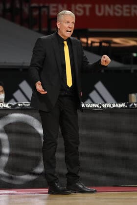 Cheftrainer John Patrick (Ludwigsburg) gibt Anweisungen GER, FC Bayern Basketball vs. MHP Riesen Ludwigsburg, Basketball, 1.Bundesliga, Playoffs 2020 2021, Halbfinale Spiel 3, 02.06.2021, GER, FC Bayern Basketball vs. MHP Riesen Ludwigsburg, Basketball, 1.Bundesliga, Playoffs 2020 2021, Halbfinale Spiel 3, 02.06.2021, Muenchen Copyright: xEIBNER MarcelxEngelbrechtx EP_EER