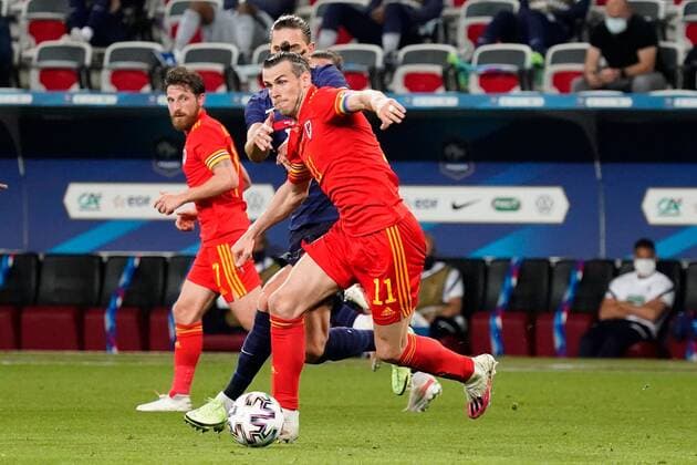 Mandatory Credit: Photo by Dave Winter BPI Shutterstock (12001941fr) Gareth Bale of Wales France v Wales, International Friendly, Länderspiel, Nationalmannschaft Football, Allianz Riviera, Nice, France - 02 June 2021 EDITORIAL USE ONLY No use with unauthorised audio, video, data, fixture lists, club league logos or live services. Online in-match use limited to 120 images, no video emulation. No use in betting, games or single club league player publications. France v Wales, International Friendly, Football, Allianz Riviera, Nice, France - 02 June 2021 EDITORIAL USE ONLY No use with unauthorised audio, video, data, fixture lists, club league logos or live services. Online in-match use limited to 120 images, no video emulation. No use in betting, games or single club league player publications. Copyright: xDavexWinter BPI Shutterstockx 12001941fr