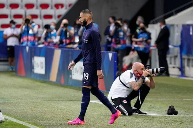 Mandatory Credit: Photo by Dave Winter BPI Shutterstock (12001941ke) Karim Benzema of France comes out for the match France v Wales, International Friendly, Länderspiel, Nationalmannschaft Football, Allianz Riviera, Nice, France - 02 June 2021 EDITORIAL USE ONLY No use with unauthorised audio, video, data, fixture lists, club league logos or live services. Online in-match use limited to 120 images, no video emulation. No use in betting, games or single club league player publications. France v Wales, International Friendly, Football, Allianz Riviera, Nice, France - 02 June 2021 EDITORIAL USE ONLY No use with unauthorised audio, video, data, fixture lists, club league logos or live services. Online in-match use limited to 120 images, no video emulation. No use in betting, games or single club league player publications. Copyright: xDavexWinter BPI Shutterstockx 12001941ke