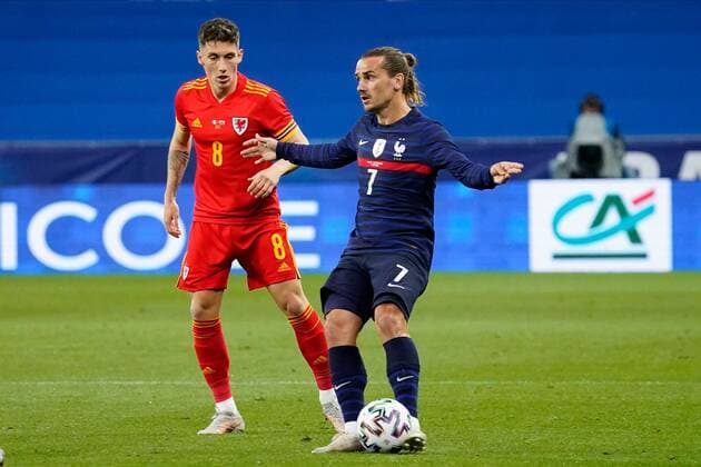Mandatory Credit: Photo by Dave Winter BPI Shutterstock (12001941la) Antoine Griezmann of France and Harry Wilson of Wales France v Wales, International Friendly, Länderspiel, Nationalmannschaft Football, Allianz Riviera, Nice, France - 02 June 2021 EDITORIAL USE ONLY No use with unauthorised audio, video, data, fixture lists, club league logos or live services. Online in-match use limited to 120 images, no video emulation. No use in betting, games or single club league player publications. France v Wales, International Friendly, Football, Allianz Riviera, Nice, France - 02 June 2021 EDITORIAL USE ONLY No use with unauthorised audio, video, data, fixture lists, club league logos or live services. Online in-match use limited to 120 images, no video emulation. No use in betting, games or single club league player publications. Copyright: xDavexWinter BPI Shutterstockx 12001941la