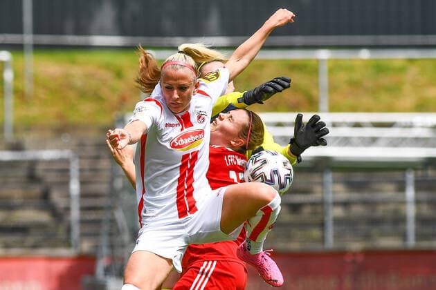 v.li.: Mandy Islacker (Köln, 8), Alina Kraus (Torwart FFC Niederkirchen, 21), Jasmin Mackert (FFC Niederkirchen, 12), Zweikampf, Duell, duel, tackle, tackling, Dynamik, Action, Aktion, 03.06.2021, Köln (Deutschland), Fussball, 2. Frauen-Bundesliga Süd, 1. FC Köln - 1. FFC Niederkirchen, DFB DFL REGULATIONS PROHIBIT ANY USE OF PHOTOGRAPHS AS IMAGE SEQUENCES AND OR QUASI-VIDEO.
