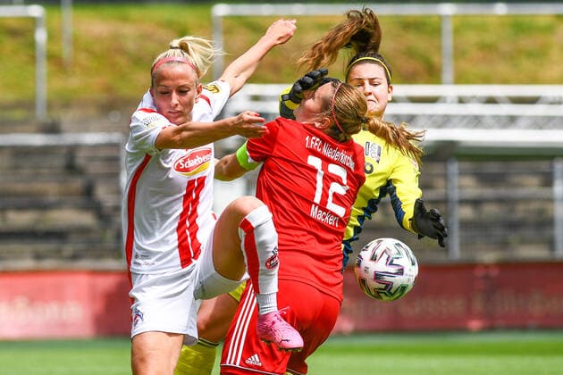 v.li.: Mandy Islacker (Köln, 8), 21), Jasmin Mackert (FFC Niederkirchen, 12), Alina Kraus (Torwart FFC Niederkirchen, Zweikampf, Duell, duel, tackle, tackling, Dynamik, Action, Aktion, 03.06.2021, Köln (Deutschland), Fussball, 2. Frauen-Bundesliga Süd, 1. FC Köln - 1. FFC Niederkirchen, DFB DFL REGULATIONS PROHIBIT ANY USE OF PHOTOGRAPHS AS IMAGE SEQUENCES AND OR QUASI-VIDEO.