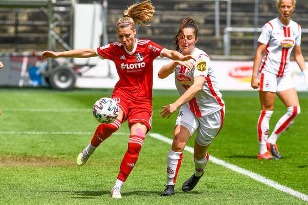 Sport Bilder des Tages Laura Schmahl (FFC Niederkirchen, 20), Karoline Kohr (Köln, 13), Zweikampf, Duell, duel, tackle, tackling, Dynamik, Action, Aktion, 03.06.2021, Köln (Deutschland), Fussball, 2. Frauen-Bundesliga Süd, 1. FC Köln - 1. FFC Niederkirchen, DFB DFL REGULATIONS PROHIBIT ANY USE OF PHOTOGRAPHS AS IMAGE SEQUENCES AND OR QUASI-VIDEO.