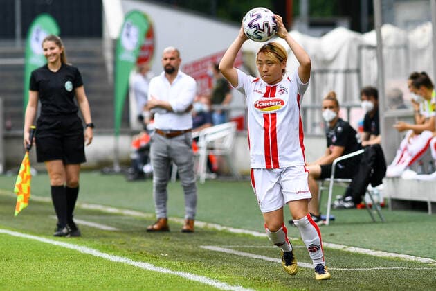 Yuka Hirano (Köln, 17) beim Einwurf, Einzelbild, Aktion, Action, 03.06.2021, Köln (Deutschland), Fussball, 2. Frauen-Bundesliga Süd, 1. FC Köln - 1. FFC Niederkirchen, DFB DFL REGULATIONS PROHIBIT ANY USE OF PHOTOGRAPHS AS IMAGE SEQUENCES AND OR QUASI-VIDEO.