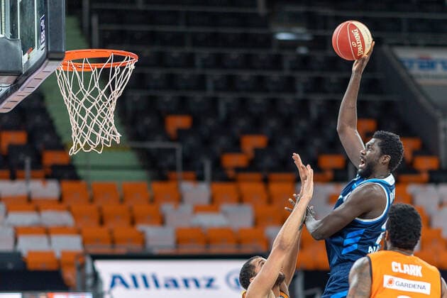 Isaiah Wilkins (Ratiopharm Ulm 11), Christ Koumadje (Alba Berlin, 21), Cameron Clark (Ratiopharm Ulm 03). Ratiopharm Ulm vs. Alba Berlin, Basketball, Playoffs, Spiel 3, Spielzeit 2020 2021, 03.06.2021, Ratiopharm Ulm vs. Alba Berlin, Basketball, Playoffs, Spiel 3, Spielzeit 2020 2021, 03.06.2021 Neu-Ulm Copyright: xEibner-Pressefoto SaschaxWaltherx EP_EER
