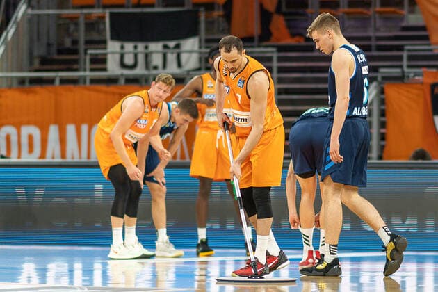 Wischt, John Petrucelli (Ratiopharm Ulm 07), Ratiopharm Ulm vs. Alba Berlin, Basketball, Playoffs, Spiel 3, Spielzeit 2020 2021, 03.06.2021, Ratiopharm Ulm vs. Alba Berlin, Basketball, Playoffs, Spiel 3, Spielzeit 2020 2021, 03.06.2021 Neu-Ulm Copyright: xEibner-Pressefoto SaschaxWaltherx EP_EER