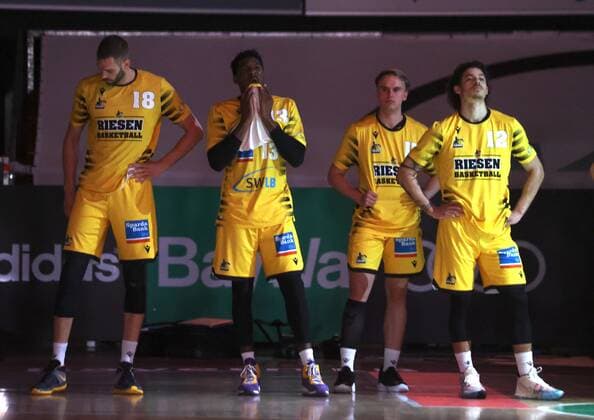 Ludwigsburgs 18 WOHLFARTH-BOTTERMANN, 13 POLAS BARTOLO, 11 HERZOG und 12 RADEBAUGH Basketball, Bayern - Ludwigsburg, BBL-Playoff, Halbfinale, 4.Spiel, Saison 2020-2021, am 4.6.2021 in Muenchen, A U D I D O M E, Deutschland. Quelle Copyright Credit : Oryk HAIST