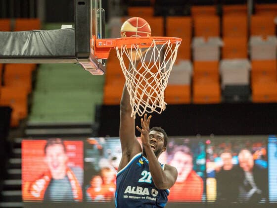 Christ Koumadje (Alba Berlin, 21), Ratiopharm Ulm vs. Alba Berlin, Basketball, Playoffs, Spiel 4, Spielzeit 2020 2021, 05.06.2021, Ratiopharm Ulm vs. Alba Berlin, Basketball, Playoffs, Spiel 4, Spielzeit 2020 2021, 05.06.2021 Neu-Ulm Copyright: xEibner-Pressefoto SaschaxWaltherx EP_EER
