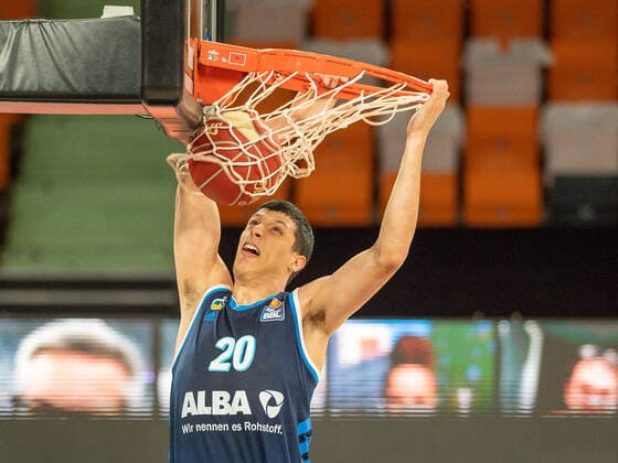 Simone Fontecchio (Alba Berlin, 20), Patrick Heckmann (Ratiopharm Ulm 33), Ratiopharm Ulm vs. Alba Berlin, Basketball, Playoffs, Spiel 4, Spielzeit 2020 2021, 05.06.2021, Ratiopharm Ulm vs. Alba Berlin, Basketball, Playoffs, Spiel 4, Spielzeit 2020 2021, 05.06.2021 Neu-Ulm Copyright: xEibner-Pressefoto SaschaxWaltherx EP_EER