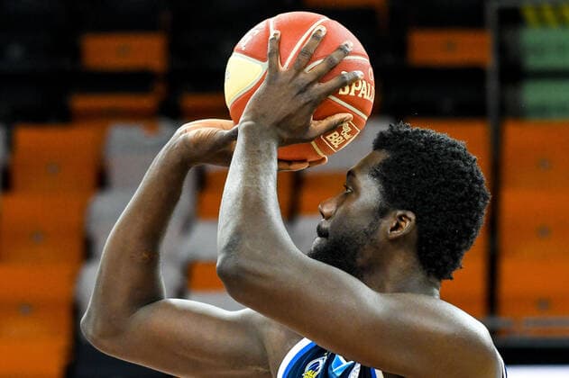GER, BBL, Play-offs, ratiopharm ulm vs Alba Berlin 05.06.2021, ratiopharm arena, Neu-Ulm, GER, BBL, Play-offs, ratiopharm ulm vs Alba Berlin, im Bild Jean Marc Christ Koumadje (Berlin, 21) beim Freiwurf
