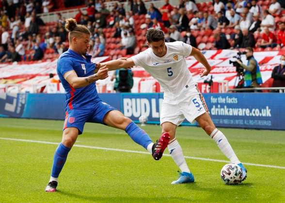 Middlesbrough, England, 6th June 2021. Kalvin Phillips of England challenges IonuÈ? Nedelcearu of Romania during the International Friendly, Länderspiel, Nationalmannschaft match at the Riverside Stadium, Middlesbrough. Picture credit should read: Darren Staples Sportimage EDITORIAL USE ONLY. No use with unauthorised audio, video, data, fixture lists, club league logos or live services. Online in-match use limited to 120 images, no video emulation. No use in betting, games or single club league player publications. SPI-1079-0025