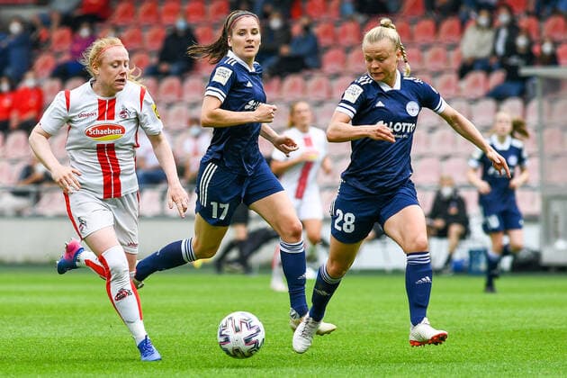 v.li.: Amber Barett (Köln, 22), Magdalena Schumacher (SG 99 Andernach, 17), Alina Wagner (SG 99 Andernach, 28), Zweikampf, Duell, duel, tackle, tackling, Dynamik, Action, Aktion, 06.06.2021, Köln (Deutschland), Fussball, 2. Frauen-Bundesliga Süd, 1. FC Köln - SG 99 Andernach, DFB DFL REGULATIONS PROHIBIT ANY USE OF PHOTOGRAPHS AS IMAGE SEQUENCES AND OR QUASI-VIDEO.