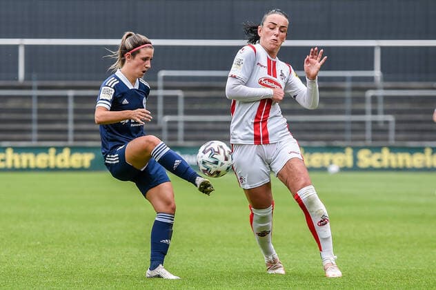 v.li.: Lisa Umbach (SG 99 Andernach, 6), Peggy Kuznik (Köln, 21), Zweikampf, Duell, duel, tackle, tackling, Dynamik, Action, Aktion, 06.06.2021, Köln (Deutschland), Fussball, 2. Frauen-Bundesliga Süd, 1. FC Köln - SG 99 Andernach, DFB DFL REGULATIONS PROHIBIT ANY USE OF PHOTOGRAPHS AS IMAGE SEQUENCES AND OR QUASI-VIDEO.