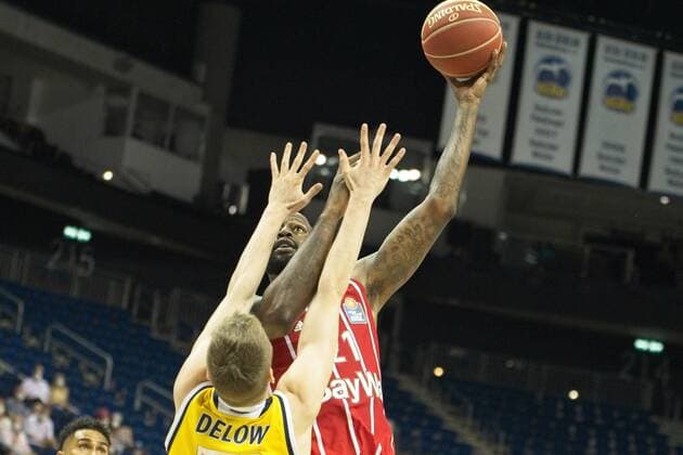 v.l. Malte Delow - Alba 6, Jalen Reynolds - Bayern 8, 10.06.2021, BBL, Alba Berlin vs FC Bayern - Finale - Spiel 2, in der Mercedes Benz Arena, GER, Berlin, 10.06.2021, BBL, Alba vs FC Bayern - Spiel 2 - Playoff Berlin Copyright: xUwexKoch Eibner-Pressefotox EP_UKH