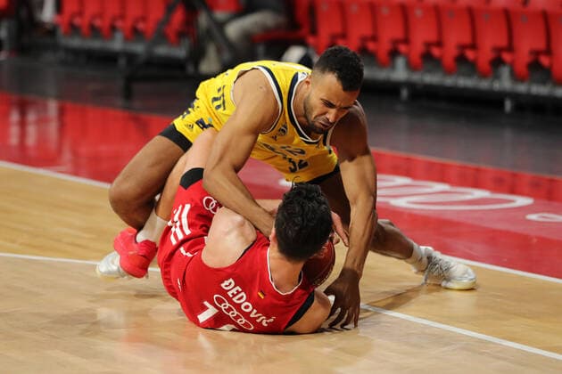 Zweikampf zwischen Johannes Thiemann (Berlin) und Nihad Dedovic (Muenchen) GER, FC Bayern Basketball vs. Alba Berlin, Basketball, 1.Bundesliga, Playoffs 2020 2021, Finale Spiel 3, 12.06.2021, GER, FC Bayern Basketball vs. Alba Berlin, Basketball, 1.Bundesliga, Playoffs 2020 2021, Finale Spiel 3, 12.06.2021, Muenchen Copyright: xEIBNER MarcelxEngelbrechtx EP_EER