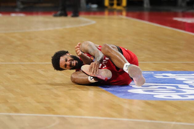Dennis Seeley (Muenchen) liegt mit Schmerzen am Boden GER, FC Bayern Basketball vs. Alba Berlin, Basketball, 1.Bundesliga, Playoffs 2020 2021, Finale Spiel 3, 12.06.2021, GER, FC Bayern Basketball vs. Alba Berlin, Basketball, 1.Bundesliga, Playoffs 2020 2021, Finale Spiel 3, 12.06.2021, Muenchen Copyright: xEIBNER MarcelxEngelbrechtx EP_EER