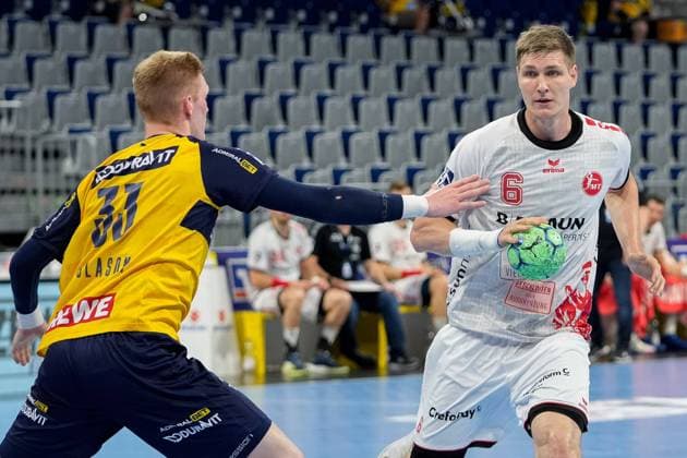 v.li.: Ymir Örn Gislason (RNL, 33), Finn Lemke (MTM, 6), Aktion, Action, Spielszene, 13.06.2021, Mannheim (Deutschland), Handball, Bundesliga, Rhein-Neckar Löwen - MT Melsungen