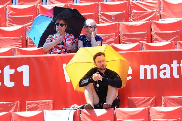 DEU, GER, bett1open, 16.06.2021, Rot-Weiss Tennisanlage, Steffi-Graf-Stadion, Berlin, DEU, GER, bett1open, im Bild Zuschauer, Besucher, Fans, Sonnenschirme