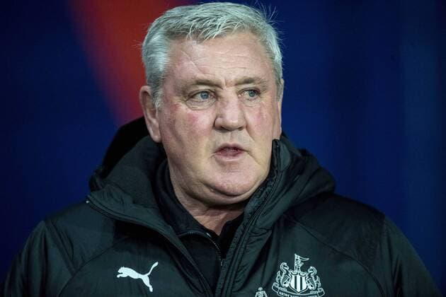 Fußball, Trainerhistorie Crystal Palace von 1905 bis heute LONDON, ENGLAND - NOVEMBER 27: Steve Bruce during the Premier League match between Crystal Palace and Newcastle United at Selhurst Park on November 27, 2020 in London, United Kingdom. Sporting stadiums around the UK remain under strict restrictions due to the Coronavirus Pandemic as Government social distancing laws prohibit fans inside venues resulting in games being played behind closed EDITORIAL USE ONLY. No use with unauthorized audio, video, data, fixture lists, club league logos or live services. Online in-match use limited to 120 images, no video emulation. No use in betting, games or single club league player publications Crystal Palace v Newcastle United - Premier League Copyright: xSebastianxFrejx