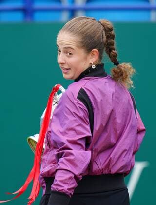 Mandatory Credit: Photo by Dave Shopland BPI Shutterstock (12168982al) Championship winner Latvia s Jelena Ostapenko with trophy Viking International Championships, Day Eight, Tennis, Eastbourne, East Sussex, UK - 26 June 2021 Viking International Championships, Day Eight, Tennis, Eastbourne, East Sussex, UK - 26 June 2021 Copyright: xDavexShopland BPI Shutterstockx 12168982al